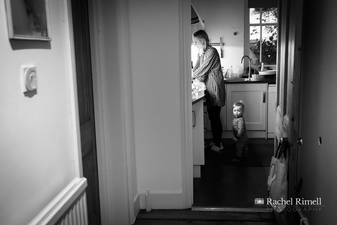 toddler waits for mum to finish washing up documentary family photos London