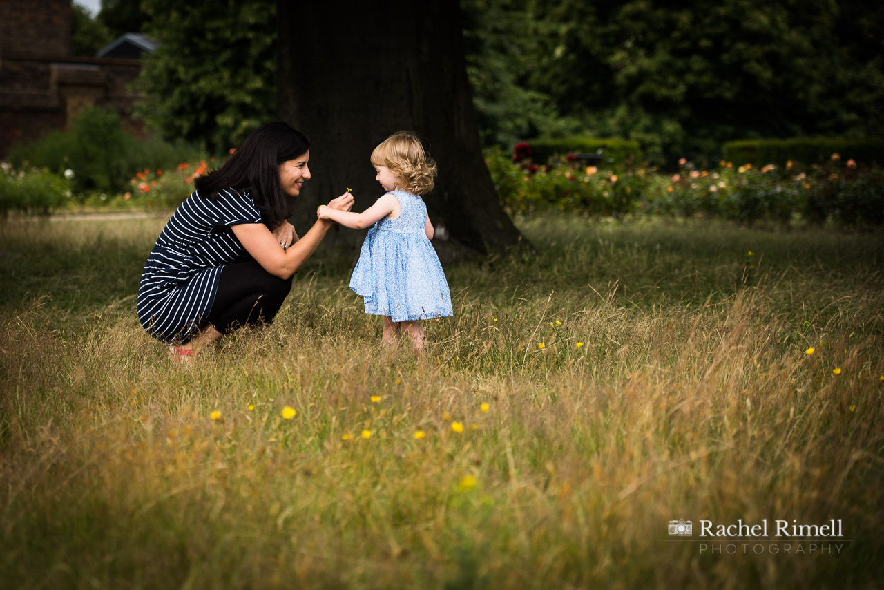 mother and child in Greenwich park photo session